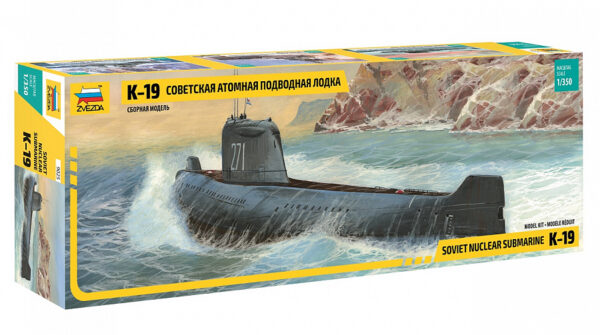 Сборная модель "Советская атомная подводная лодка К-19" в коробке.