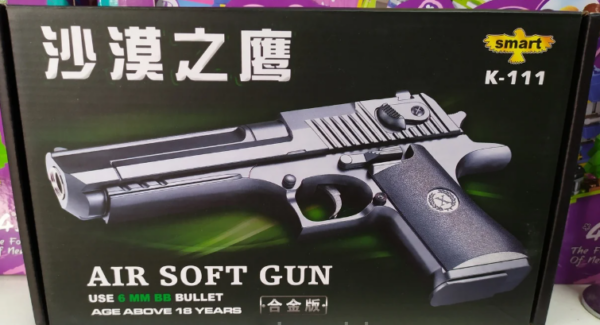 Игрушечный металлический пистолет "air soft gun k 111" на пульках в коробке.