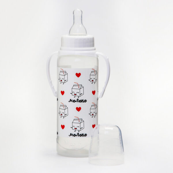 Бутылочка для кормления с ручками "Люблю молоко" на листе.
