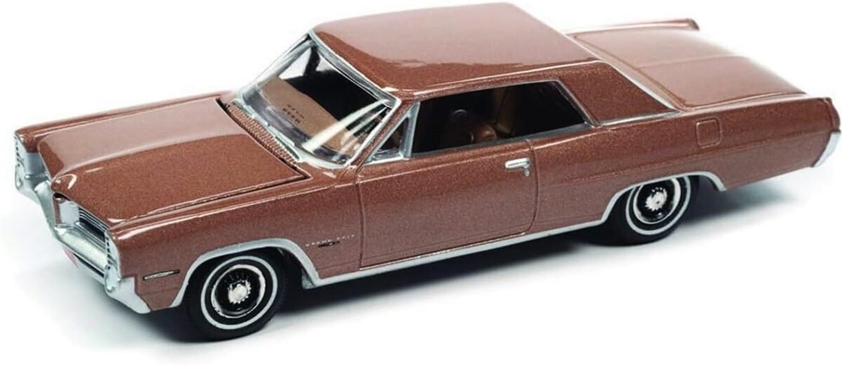Игрушечная машинка Pontiac Grand Prix Royal Bobcat - Saddle Bronze Poly (Арт. AW64372-R3VB-N2) 2
