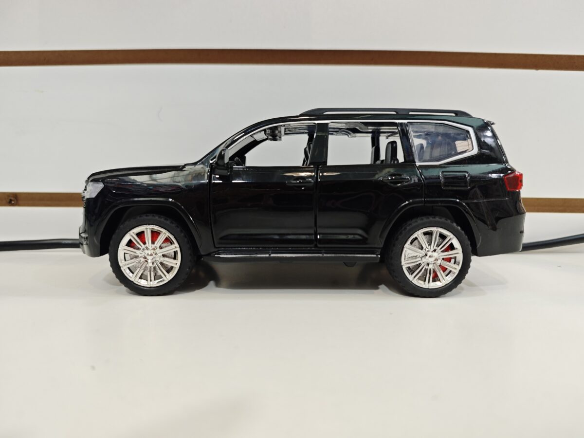 Машина TOYOTA LAND CRUISER мет. свет+звук Арт. W24111 1