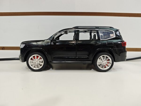 Машина TOYOTA LAND CRUISER мет. свет+звук Арт. W24111