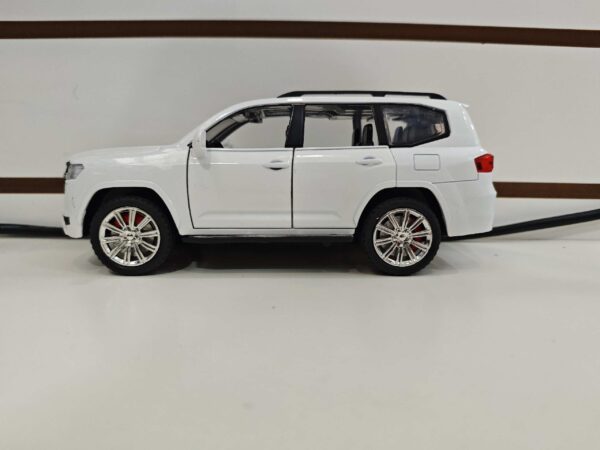 Машина TOYOTA LAND CRUISER мет. свет+звук Арт. W24111 2